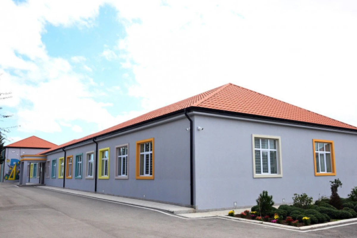 Heydər Əliyev Fondu tərəfindən yenidən qurulan [[məktəb istifadəyə verildi]]
