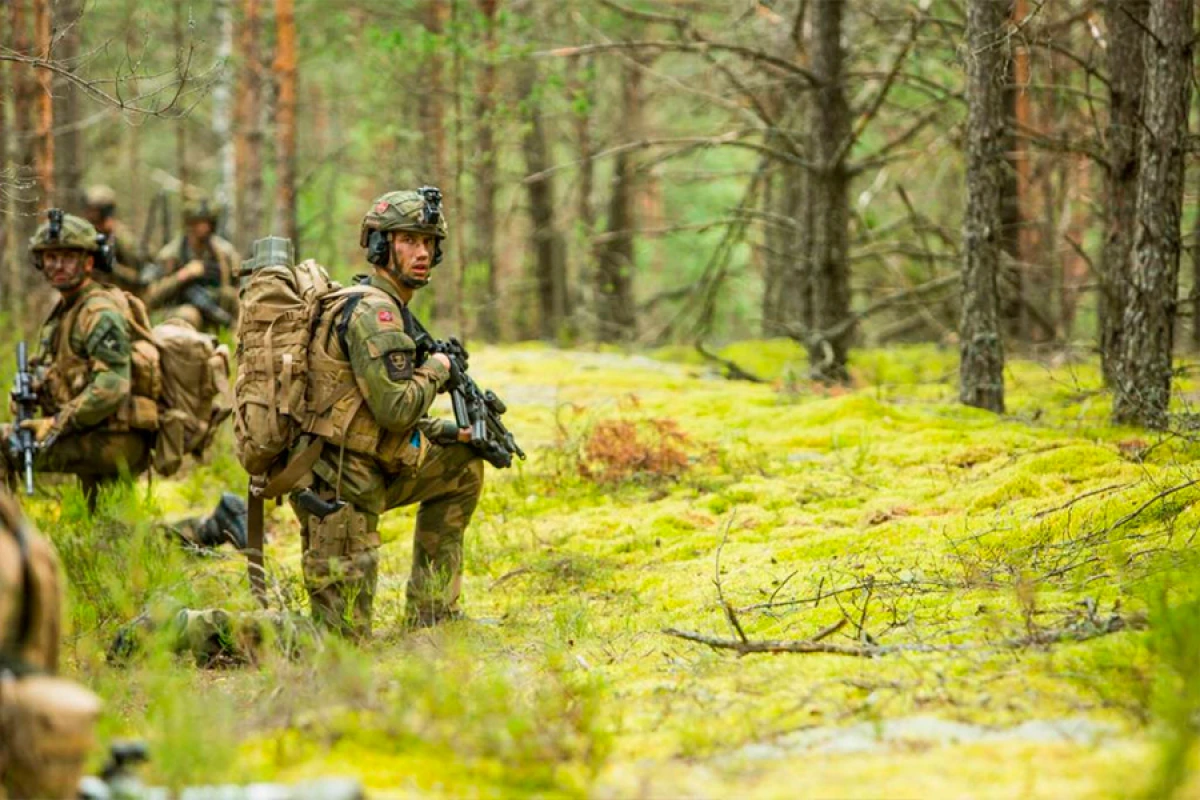 Rusiya sərhədi yaxınlığında keçirilən təlimlərdə beş [[Norveç hərbçisi itkin düşüb]]