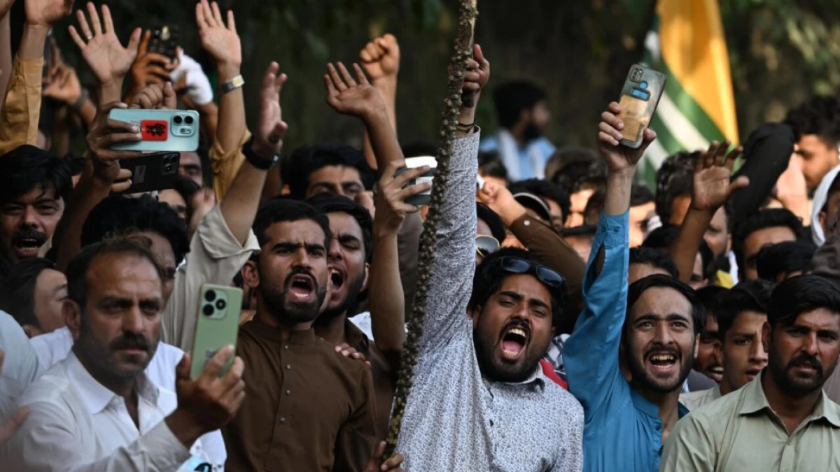 Pakistanın idarə etdiyi Kəşmirdə etirazlar davam edir: [[azı 15 nəfər ölüb]]