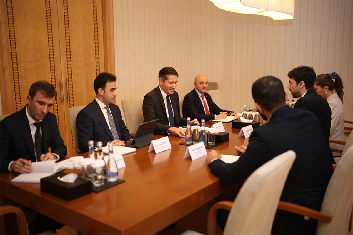 [[Azərbaycan və Böyük Britaniya]] gələcək tərəfdaşlıq imkanlarını müzakirə etdi