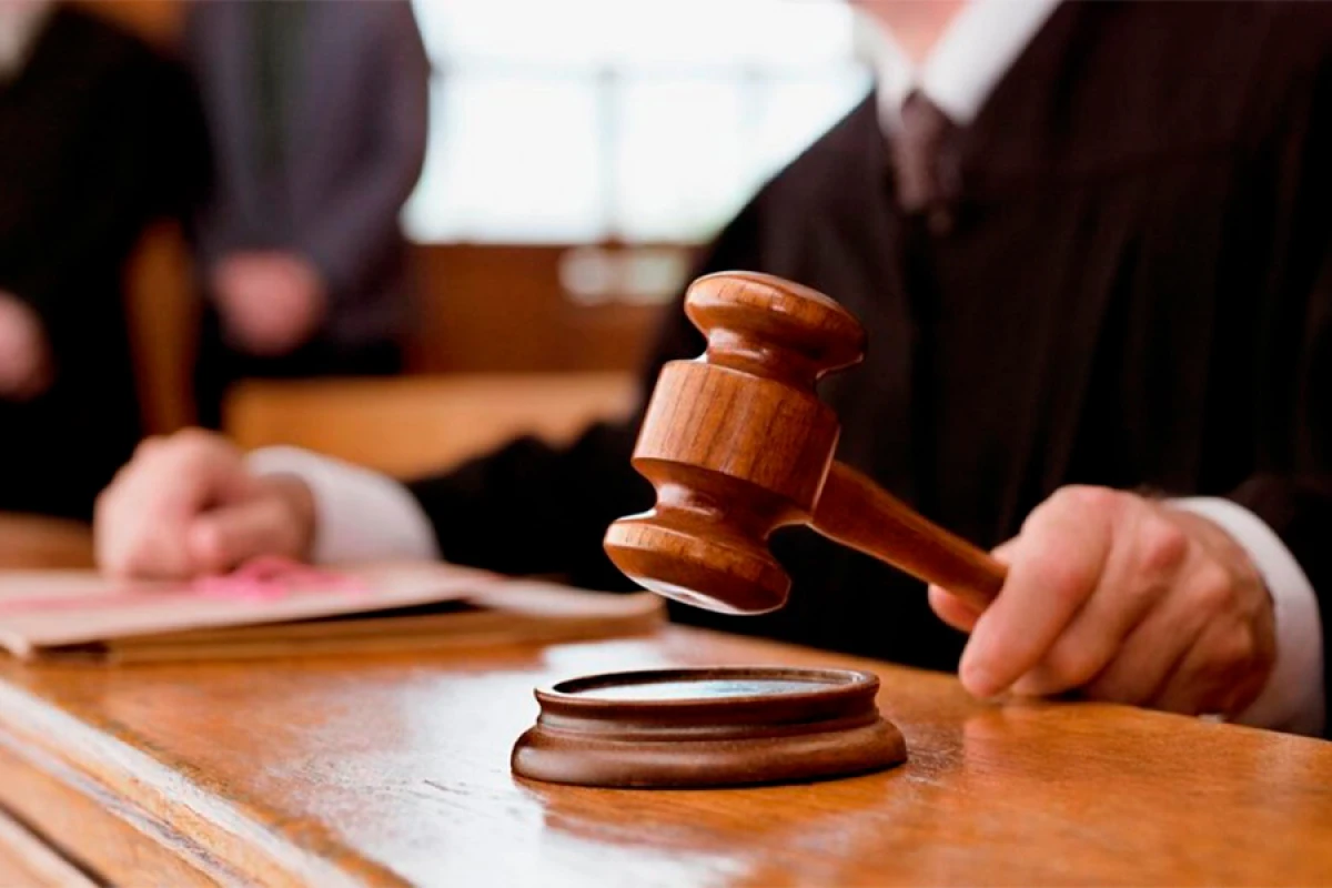 Dövlətə xəyanətdə təqsirləndirilən şəxs: [[Fransız diplomatlar bizi informasiya mənbəyi kimi görürdülər]]