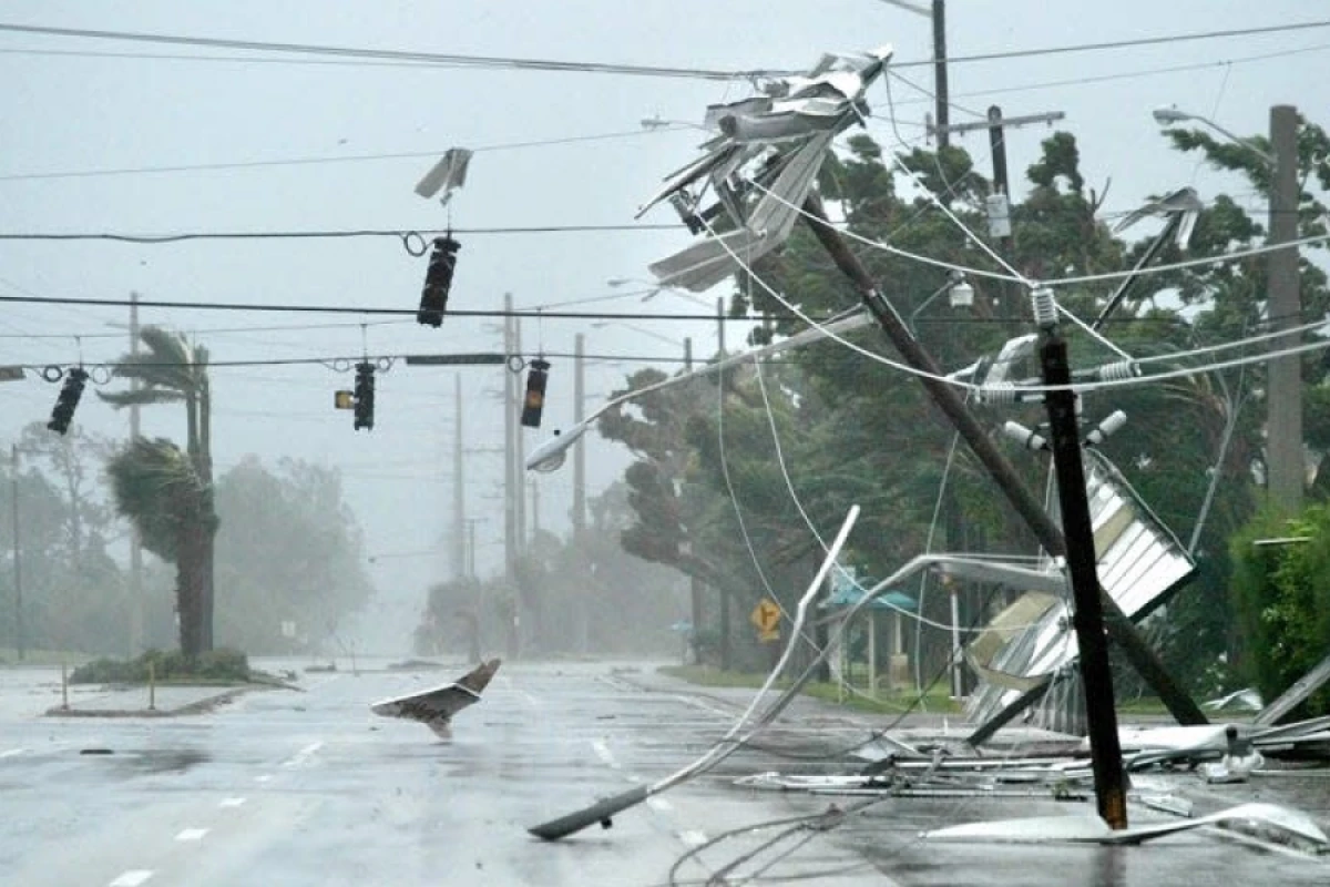 [[Fransada "Emi" qasırğası]] iki nəfərin həyatına son qoydu