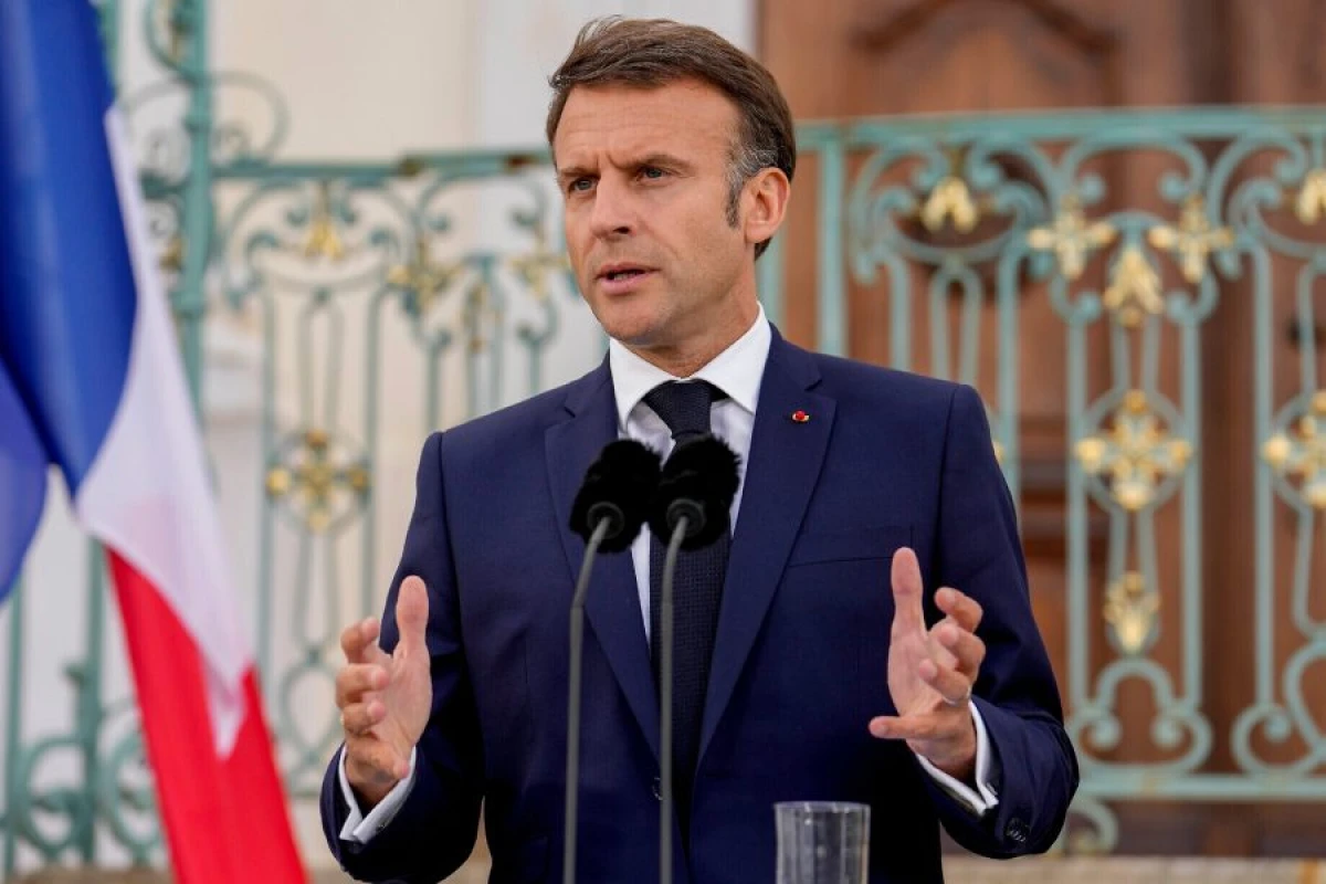 Makron [[yeni hökumətin qurulmasını]] tələb etdi