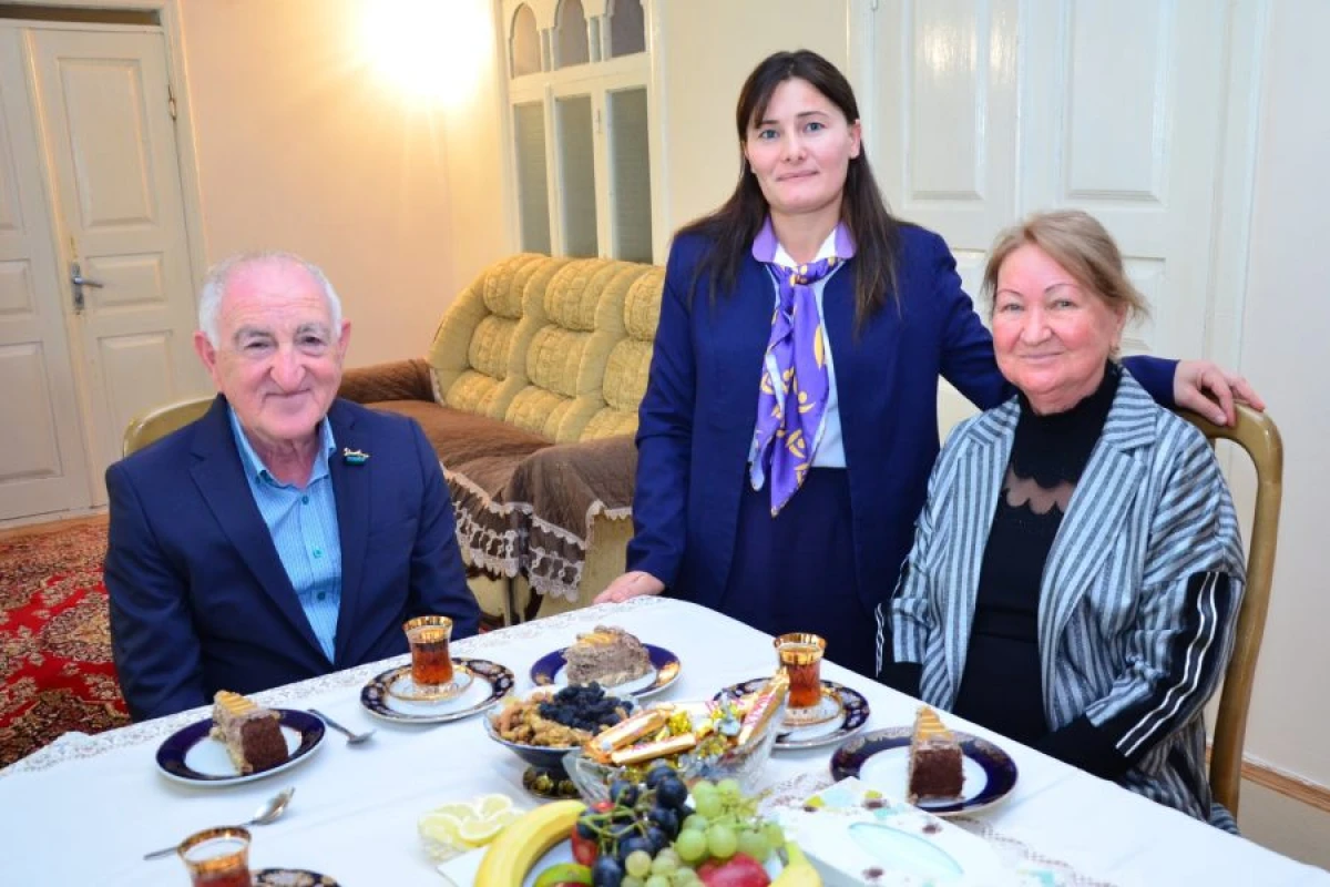 Müəllimlər Günü münasibətilə [[ahıl müəllimlər ziyarət edildi]]