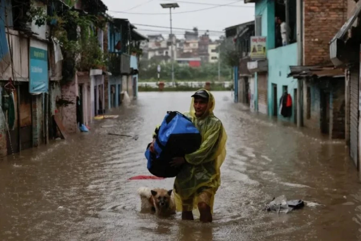 Nepalda torpaq sürüşməsi: [[Ölənlər var]]