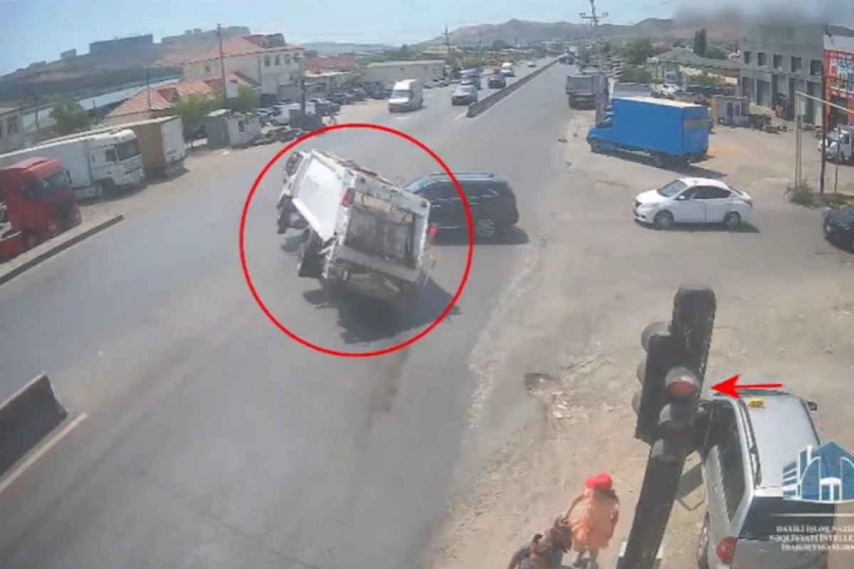 NİİM sürücülərə [[qırmızı işıqda hərəkətin təhlükəsi ilə bağlı]] xəbərdarlıq edir