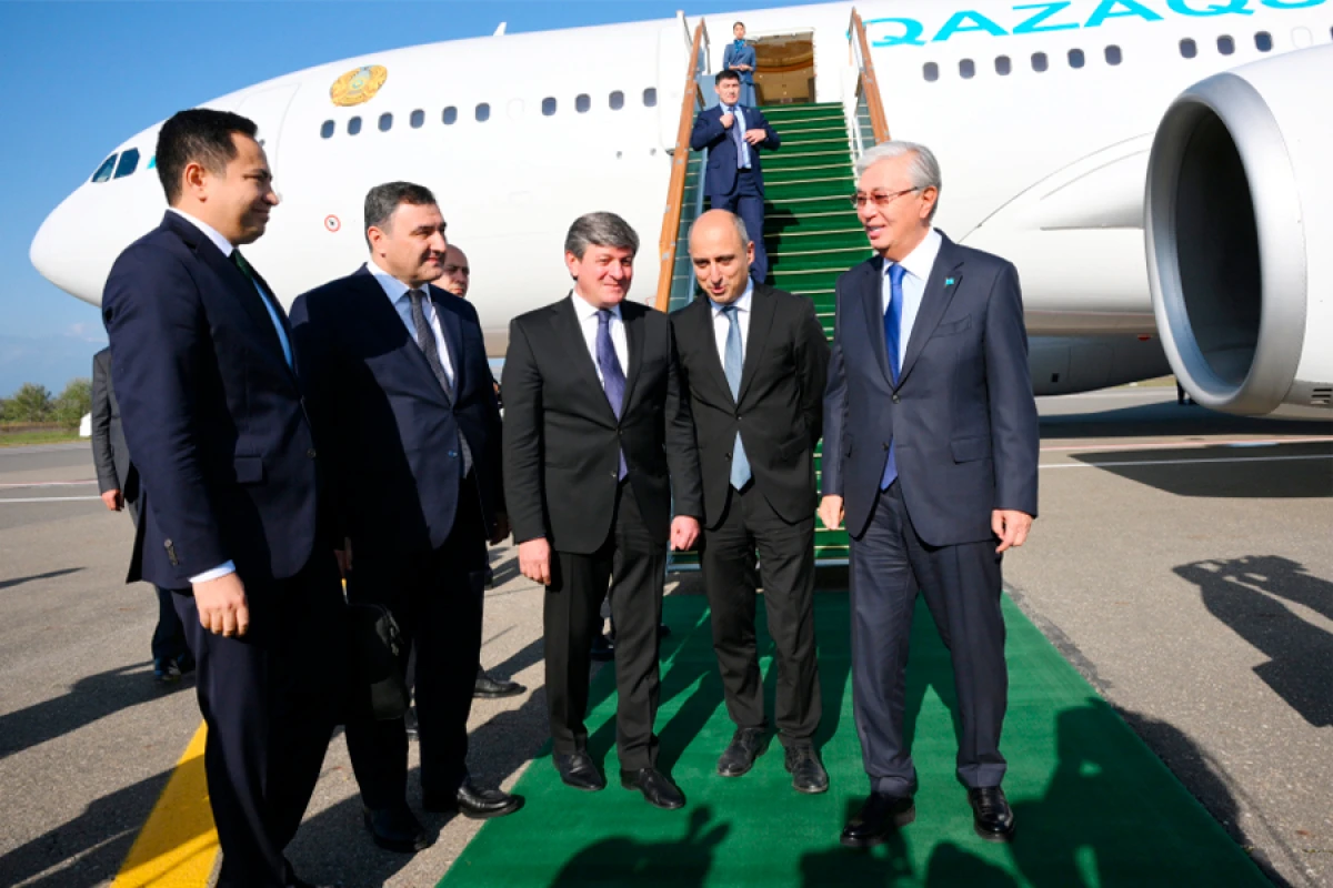 [[Kasım-Jomart Tokayev]] Azərbaycana səfərə gəldi
