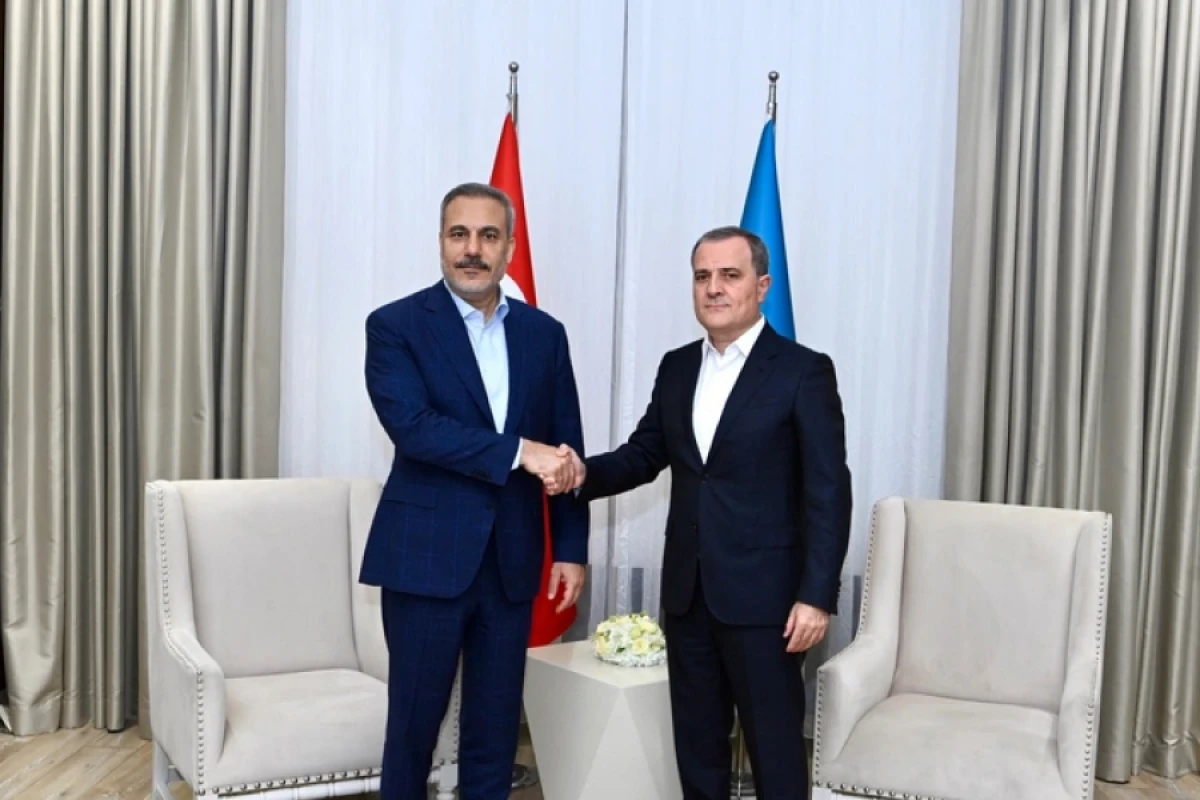 [[Ceyhun Bayramov]] Qəbələdə Hakan Fidanla görüşdü