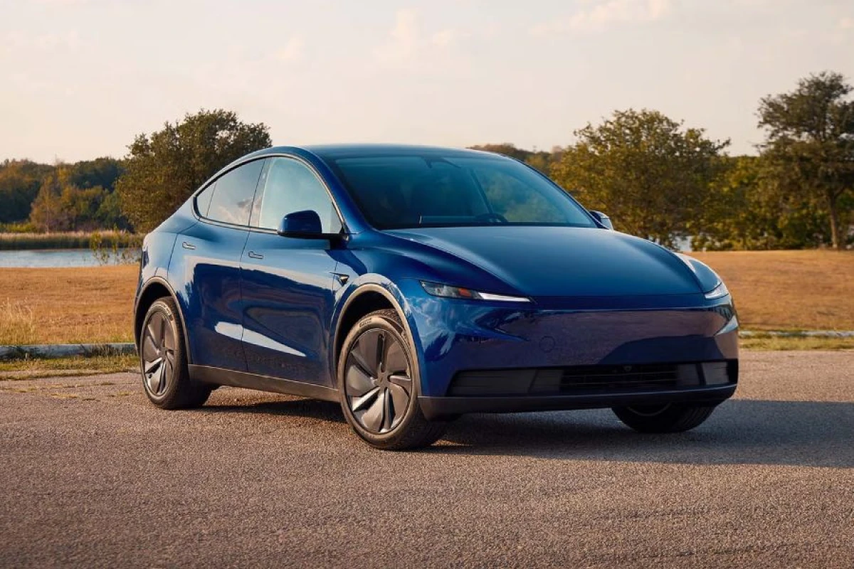 "Tesla" [[yeni avtomobillərini]] təqdim etdi