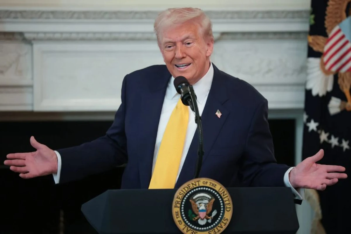 Tramp Çikaqo meri və İllinoys qubernatorunu [[həbs etmək istəyir]]