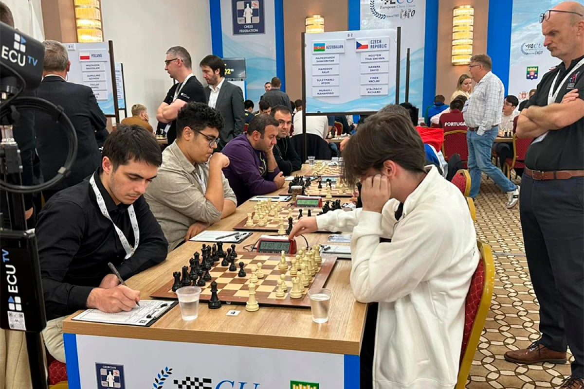 Kişi şahmatçılarımız [[liderləri izləməyə]] davam edir