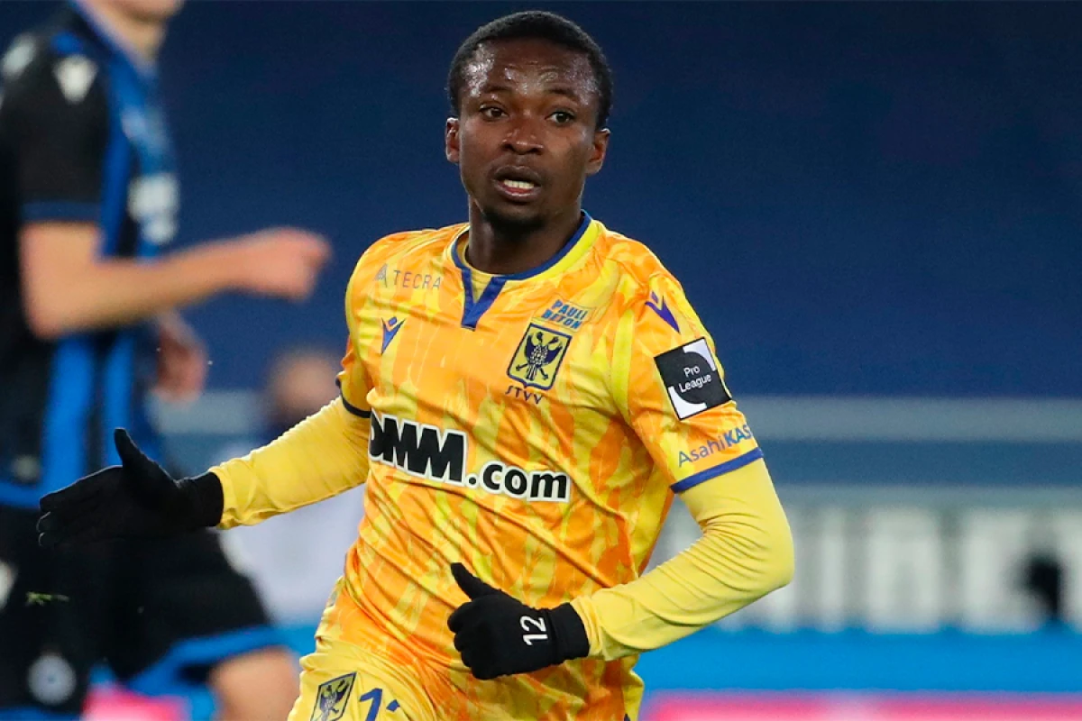 Reklam lövhəsinə çırpılan [[Asamoa]] iflic ola bilər