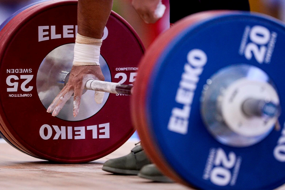 Gürcüstanlı ağırlıqqaldıranlar diskvalifikasiya edildilər