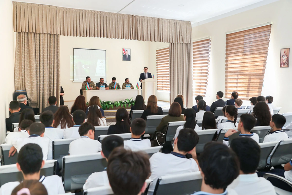 Vətən müharibəsi iştirakçıları [[məktəblilər ilə]] görüşdü