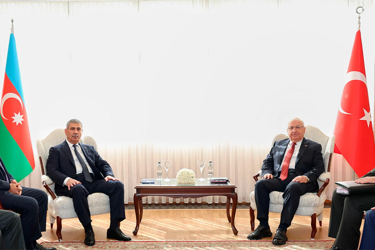 Azərbaycan və Türkiyə [[müdafiə nazirləri]] görüşdü