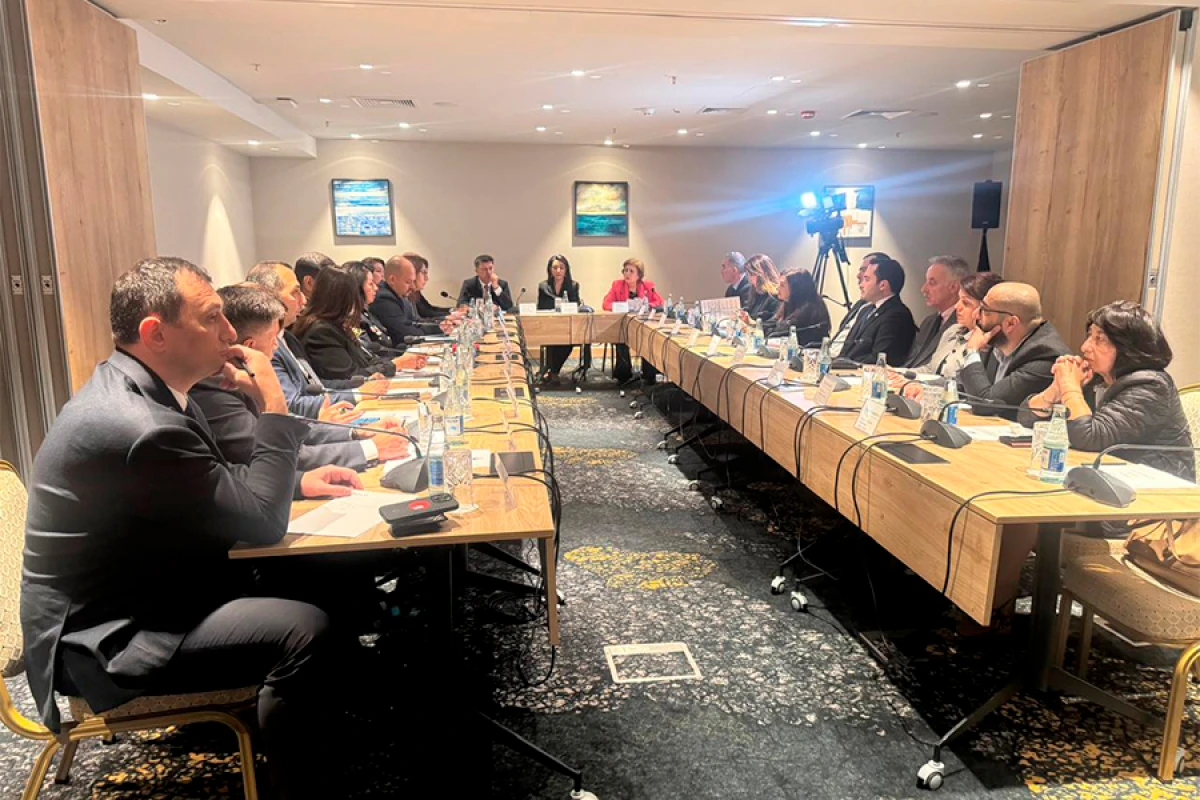 Müvafiq [[ixtisası olmayan şəxslər tərəfindən]] xidmətlərin göstərilməsinin qarşısı alınacaq