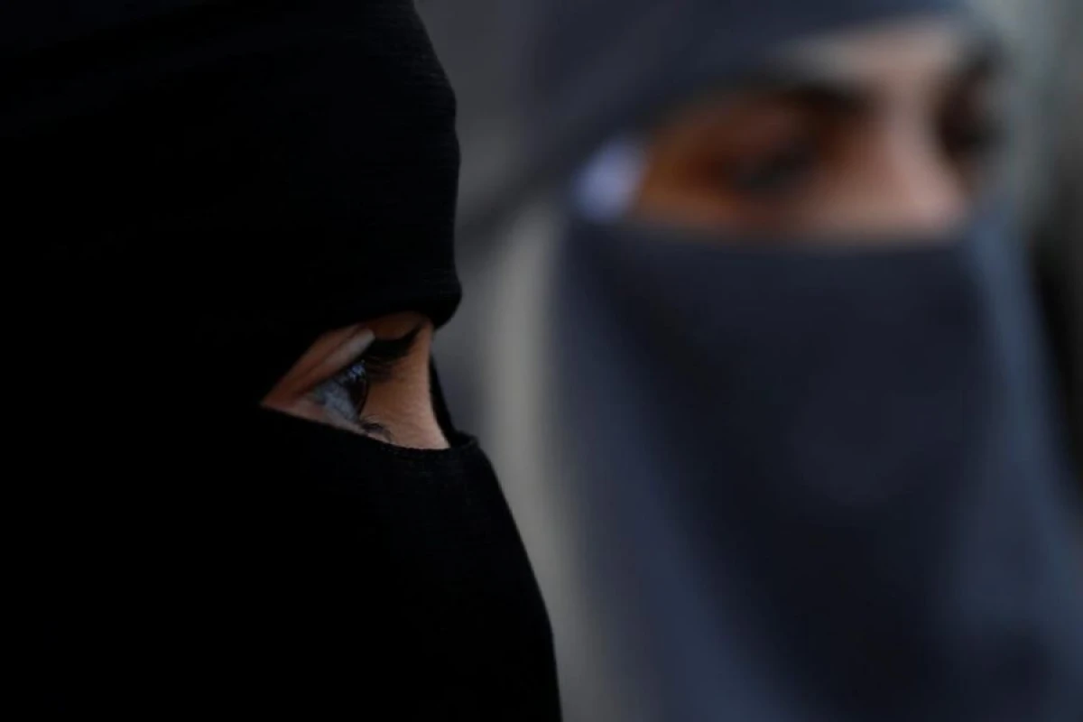 İtaliyada niqab geyinmək [[qadağan edilir]]