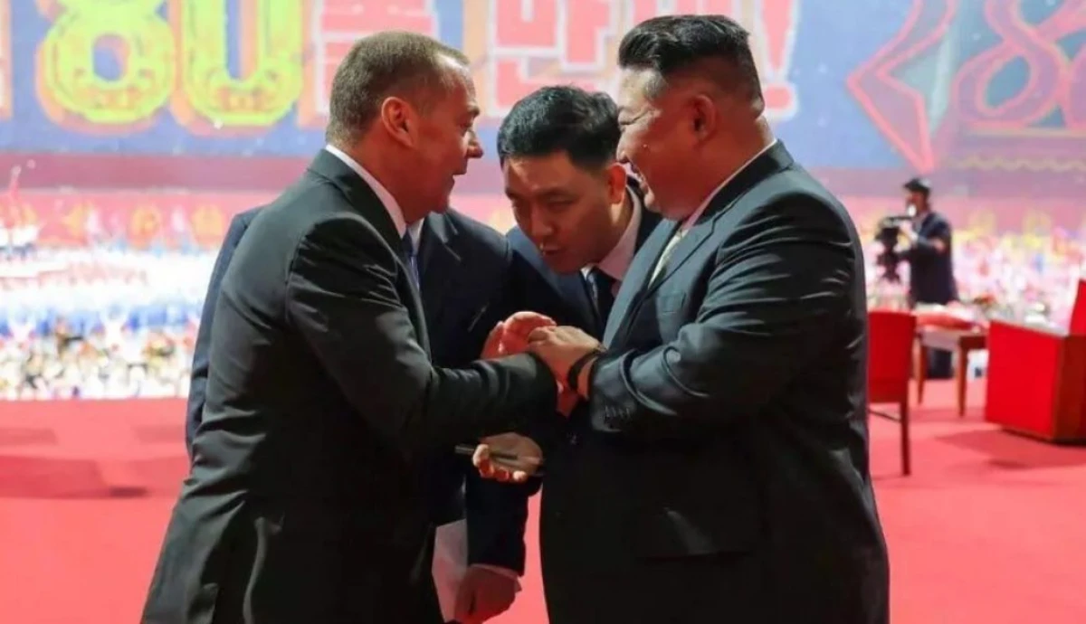 [[Kim Çen In Medvedyevlə]] görüşdü