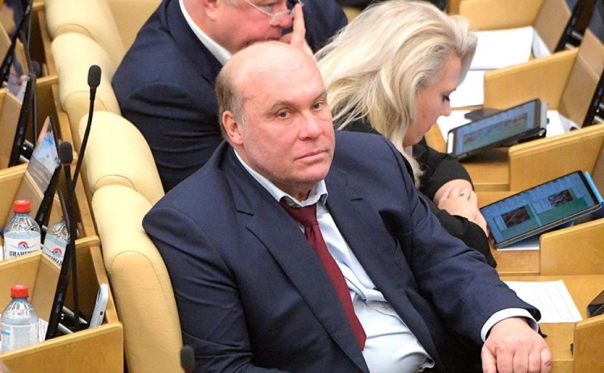 Moskva Boris Consona [[Ukraynaya qoşun yeritməyi]] məsləhət gördü