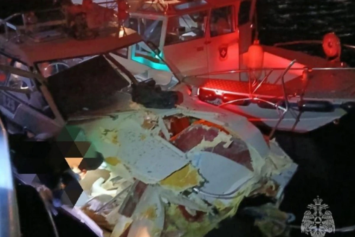 Rusiyada qayıqla gəmi toqquşdu - [[Ölənlər var]]