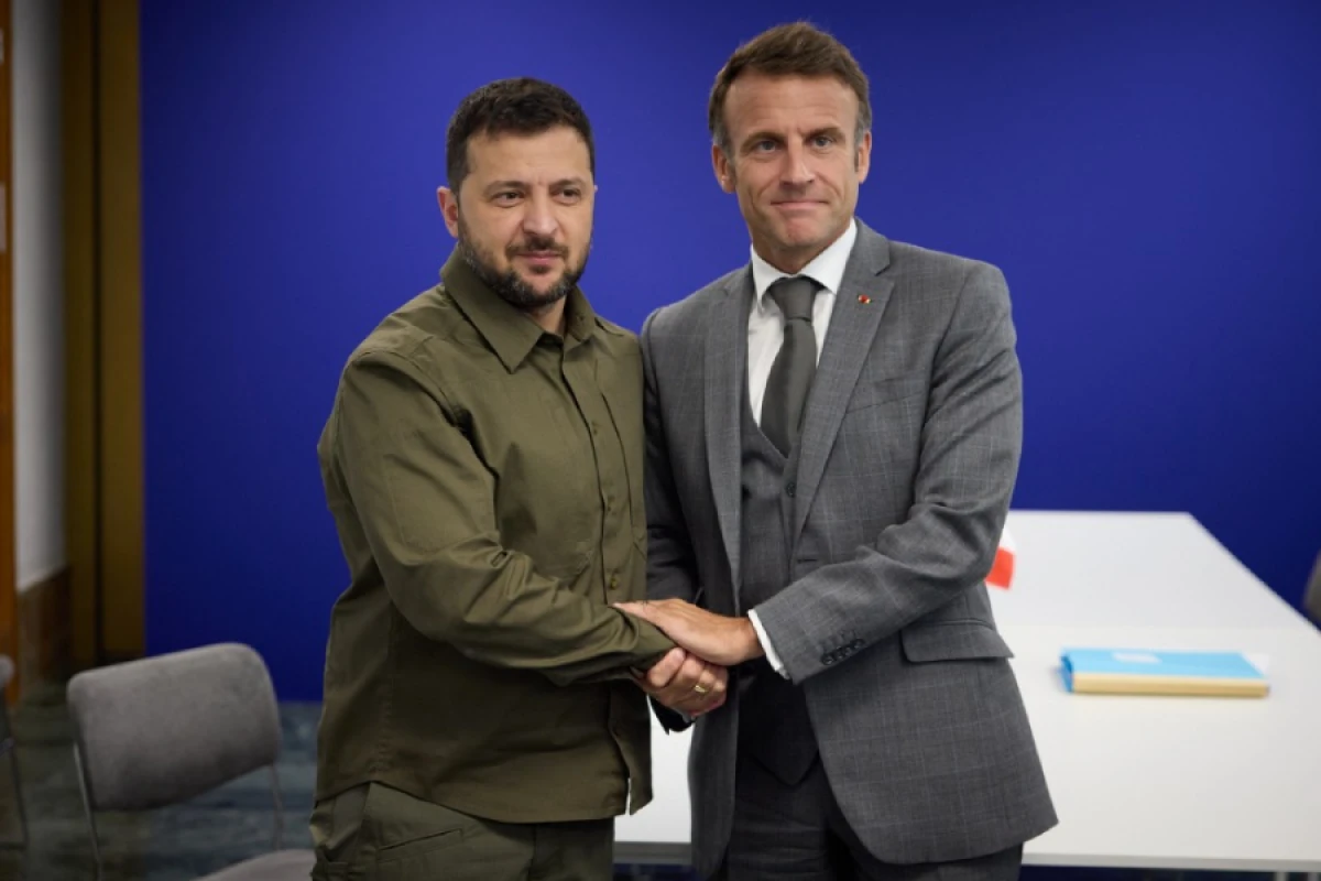 Zelenski Makronla əlavə silah tədarükü məsələsini müzakirə etdi
