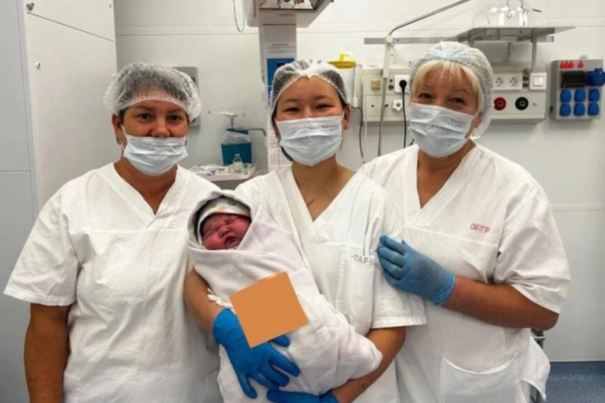 [[7 kiloqramlıq körpə]] dünyaya gəldi