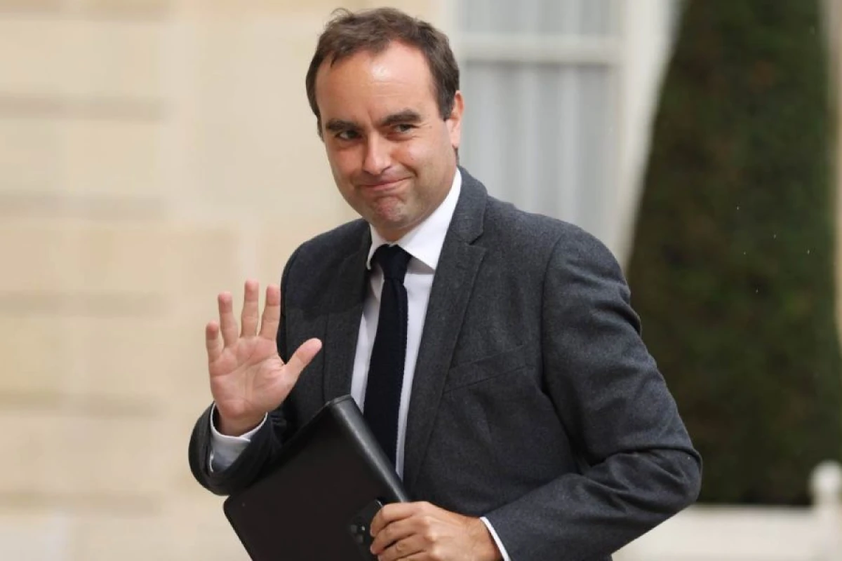 Lekornu yeni Fransa hökumətini [[formalaşdırdı]]