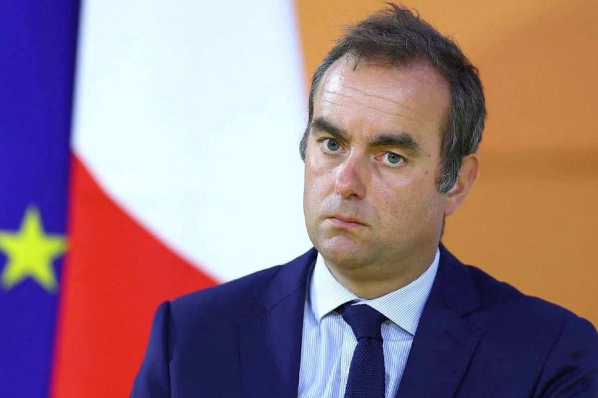 Fransada [[yeni hökumət tərkibi]] elan edildi