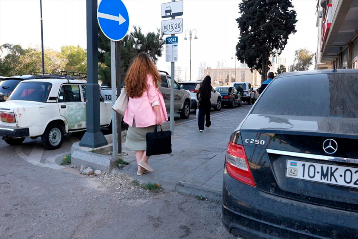 Polis səkilərdə avtomobillərin parklanması ilə bağlı çağırış etdi