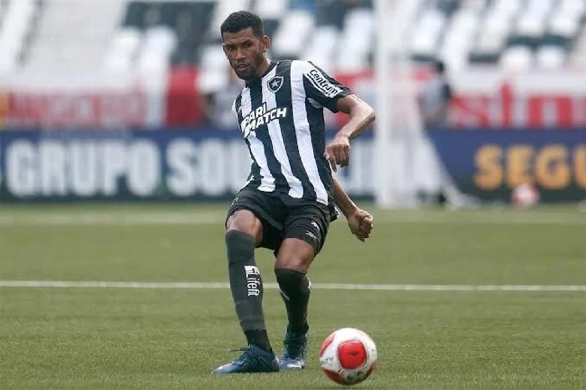 Qurbanov [[braziliyalı müdafiəçini]] bəyəndi