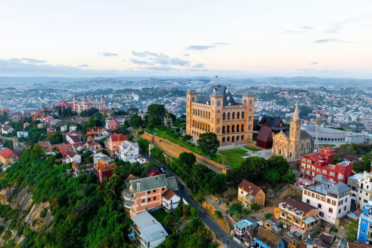 Madaqaskar Prezidenti [[təxliyə olundu]]