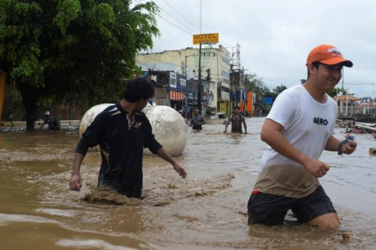 Meksikada güclü yağışlar fəlakətə səbəb oldu: [[Ölənlər var]]
