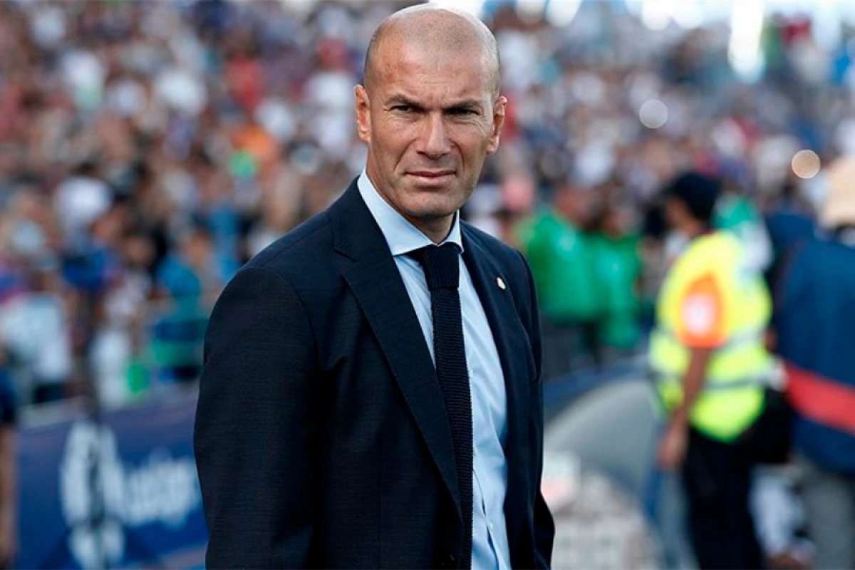 Zidan keçmiş “Real” ulduzlarını təriflədi: [[“Onlar topu itirmirdilər”]]