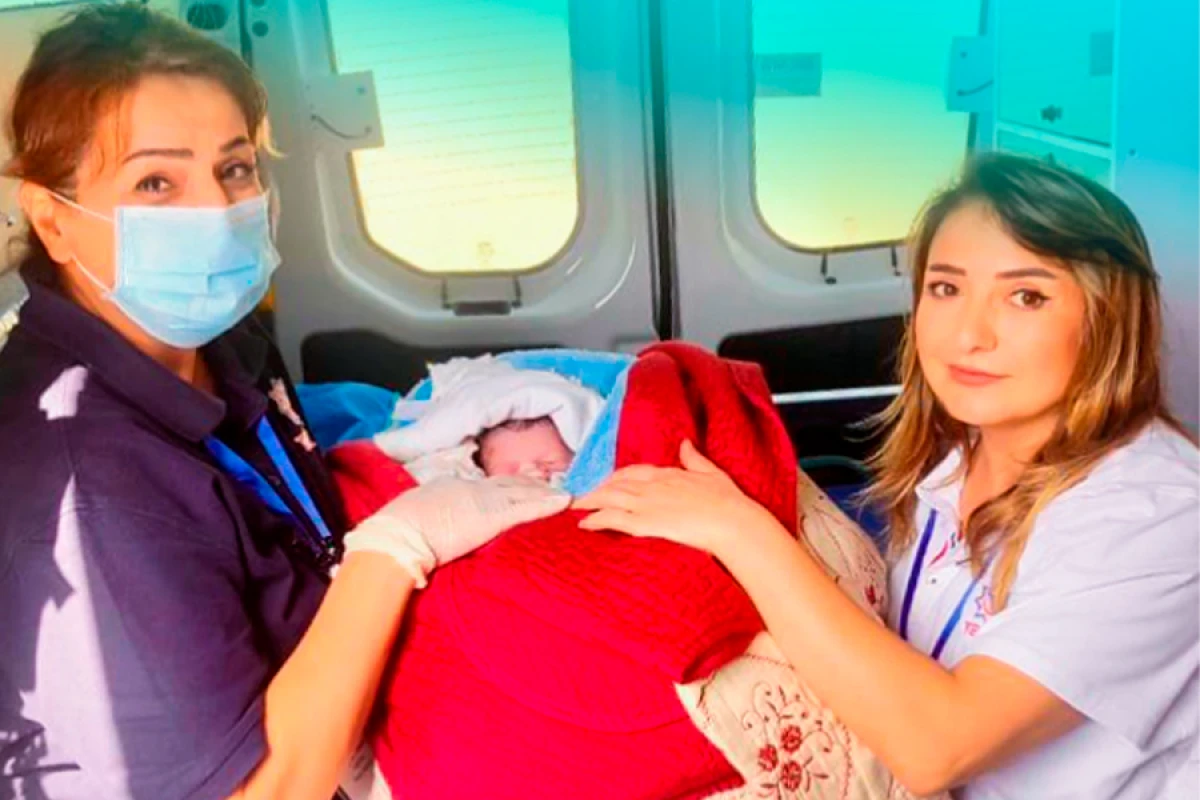 Təcili tibbi yardım briqadası [[doğuş prosesini]] evdə icra etməli oldu