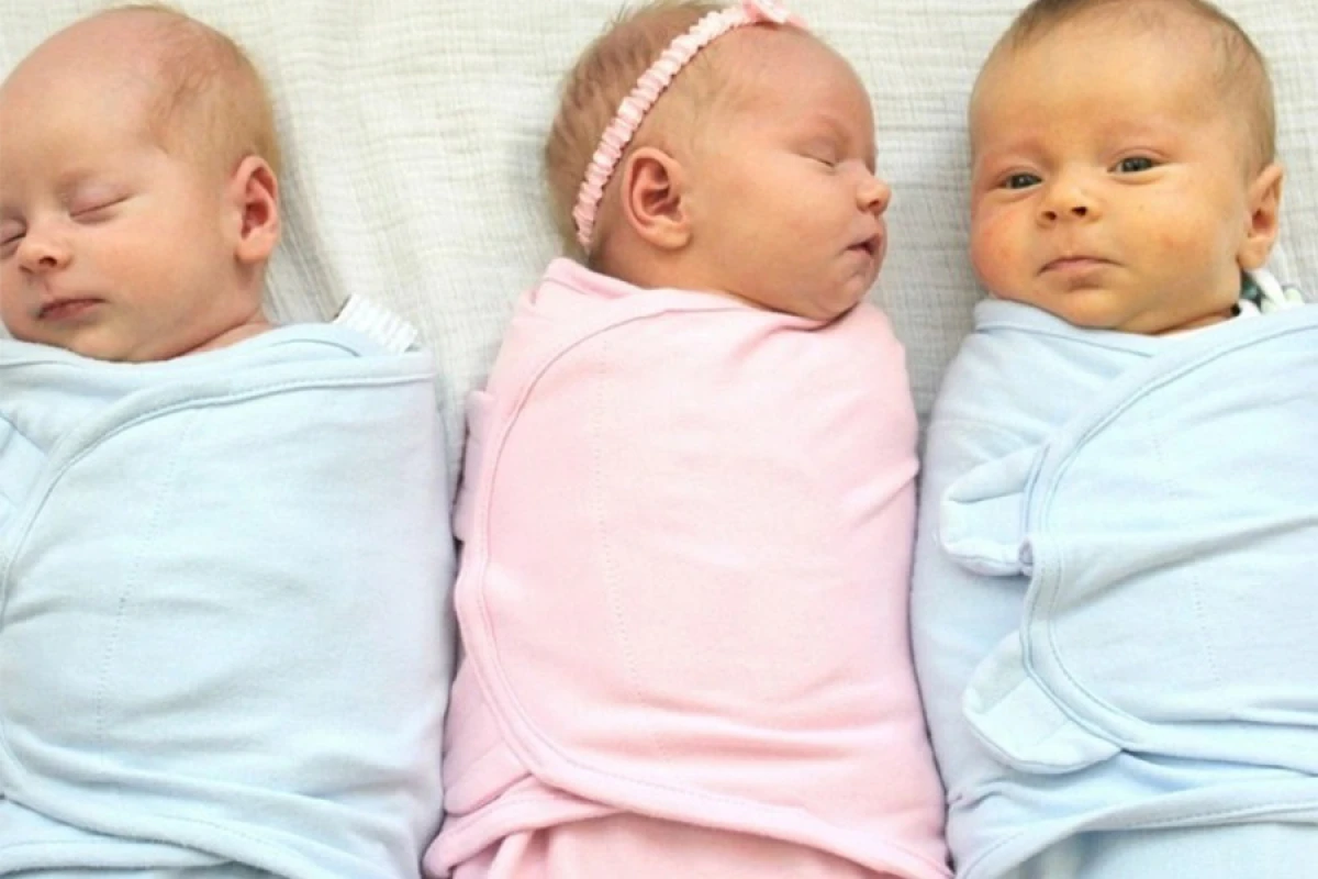 İlin səkkiz ayında [[2152 əkiz, 78 üçəm]] doğulub