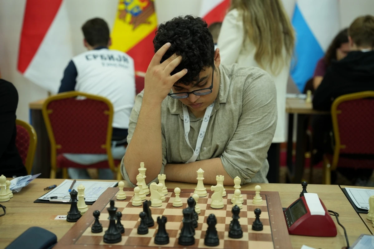 Milimiz [[çempionluq şansını]] itirdi