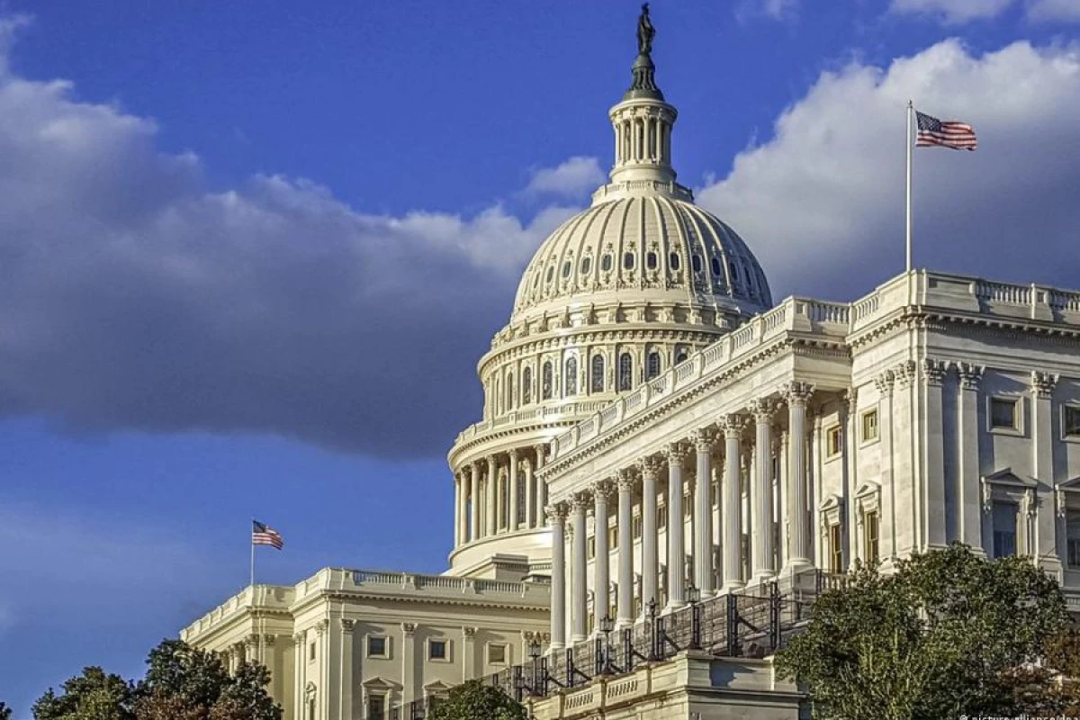 ABŞ-də büdcə böhranı: [[Hökumət 14 günlüyə bağlandı]]