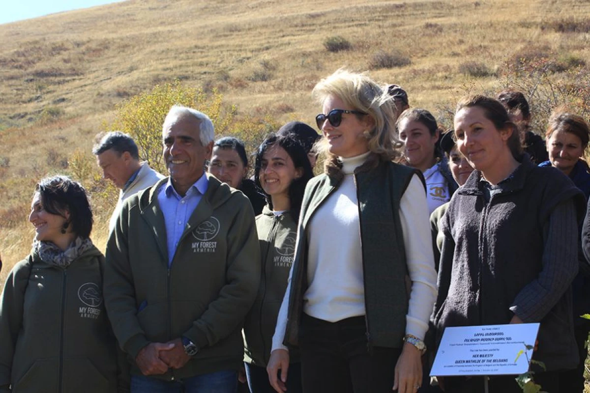 Belçika Kraliçası Ermənistana [[səfər etdi]]