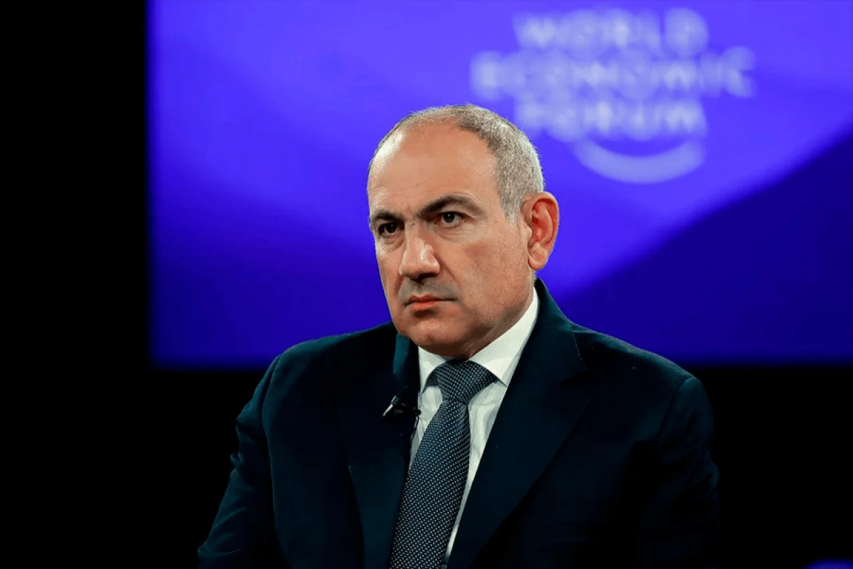 Paşinyan [[erməni kilsəsinə hücum]] ittihamları ilə razılaşmır