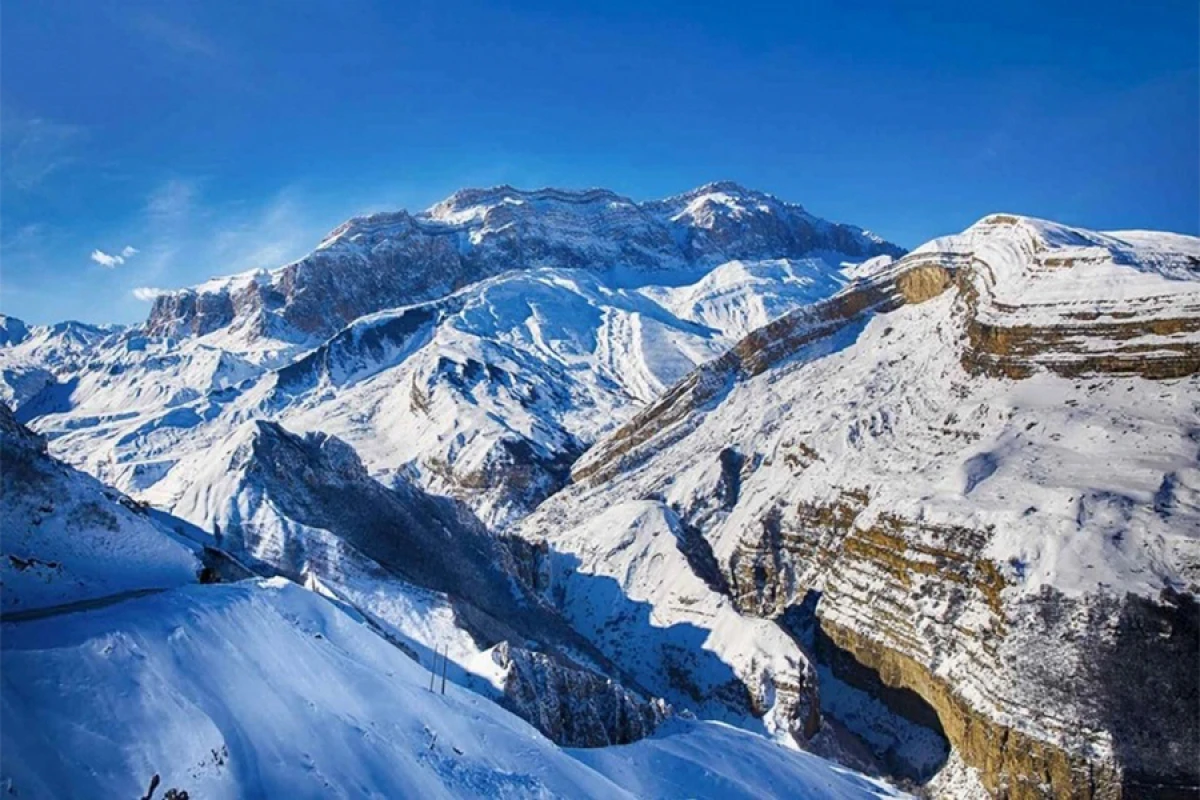 Şahdağa qar yağdı [[- FAKTİKİ HAVA]]