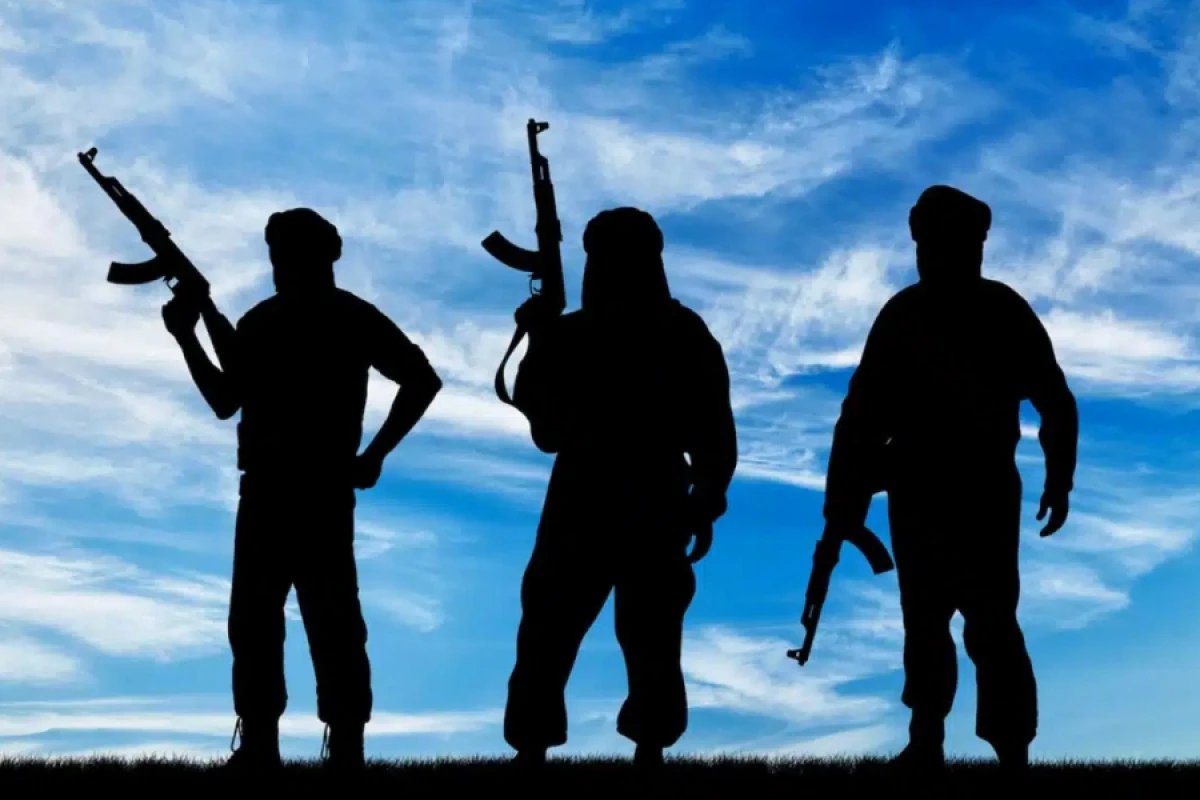 Husilər [[BMT-nin bir neçə əməkdaşını]] saxladılar