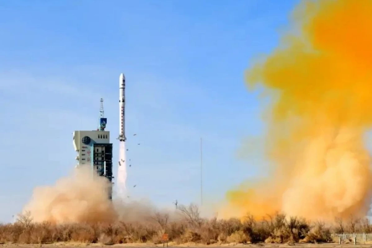 Pakistan kosmosa [[ilk hiperspektral peykini]] buraxdı