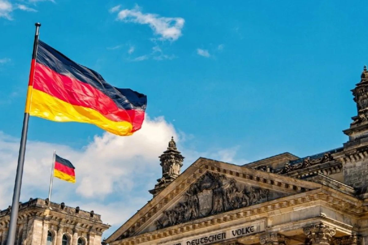 Almaniya Gürcüstandakı səfirini [[geri çağırdı]]