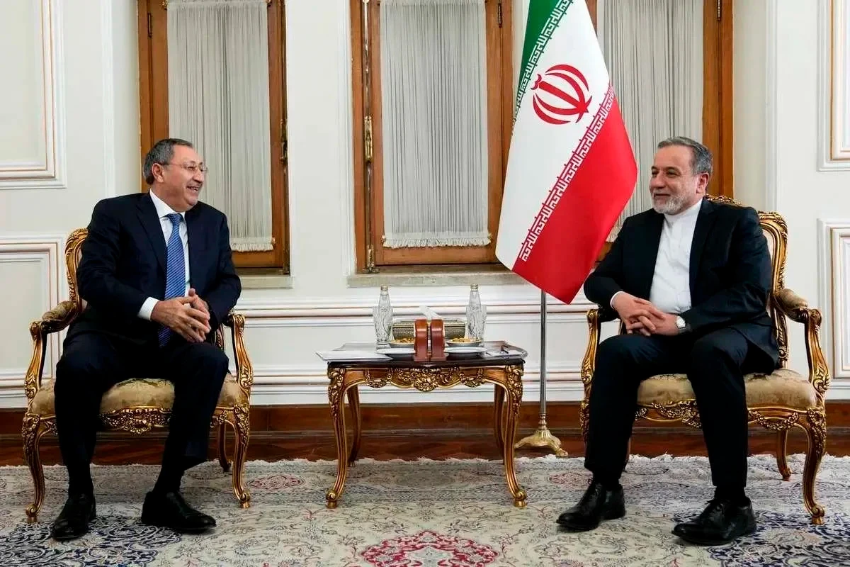 [[Xələf Xələfov və Əraqçinin]] müzakirə etdiyi məsələlər açıqlandı