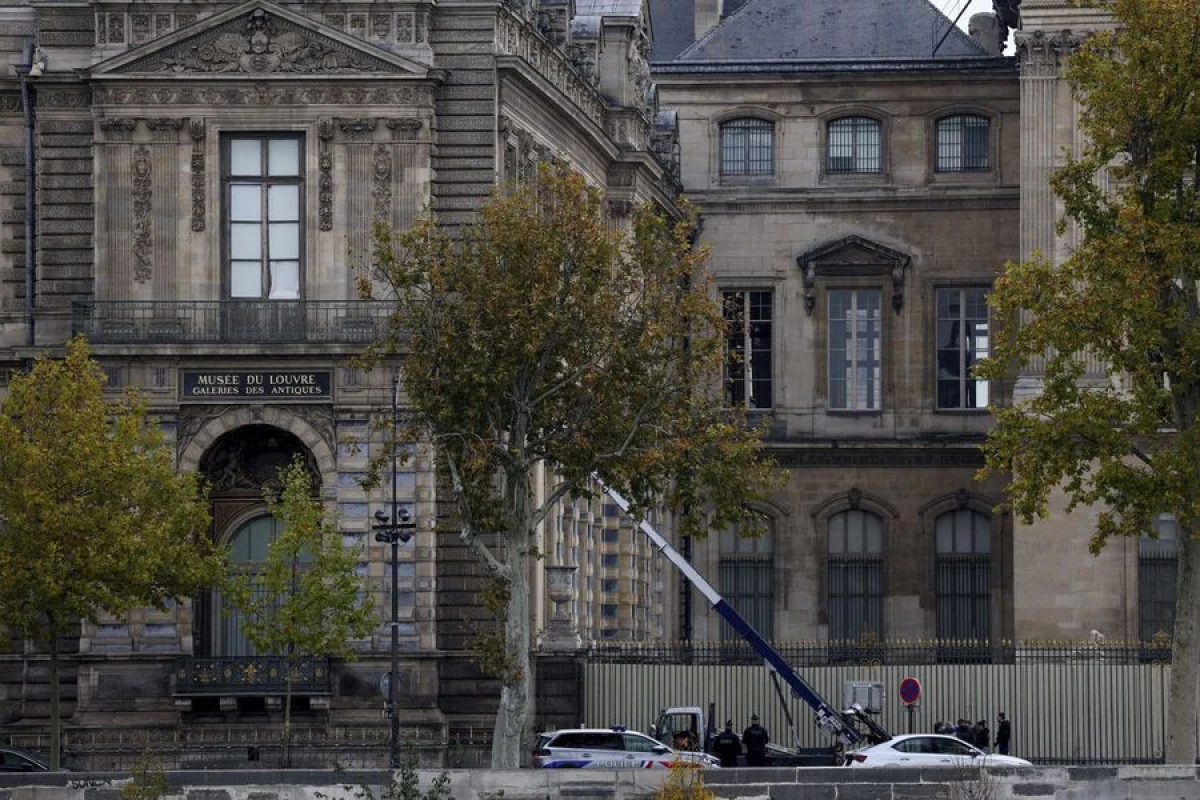 Luvr muzeyindən oğurlanan əşyaların [[aqibəti necə olacaq?]]