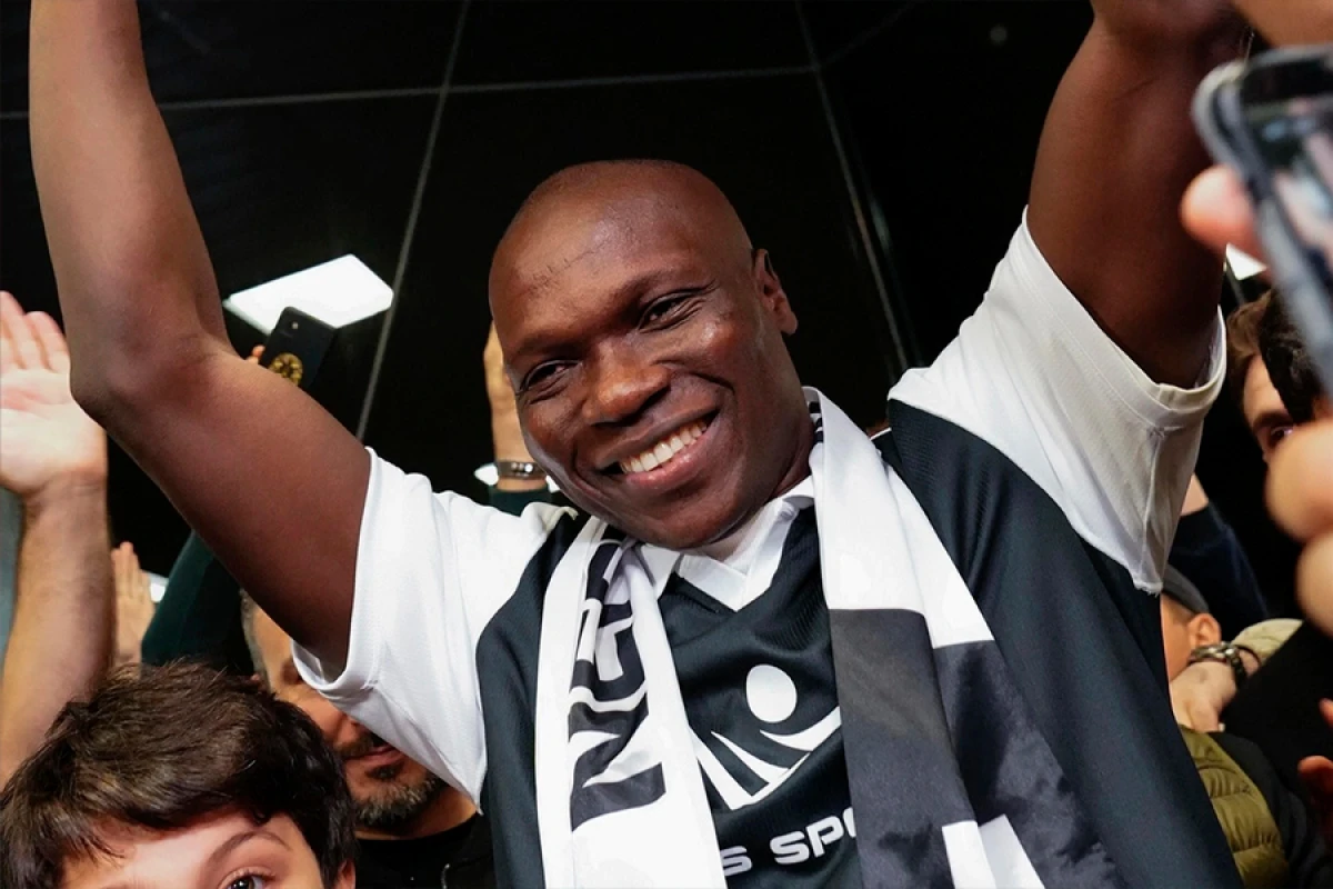 [[“Neftçi”]] Abubakarla müqavilə bağladı