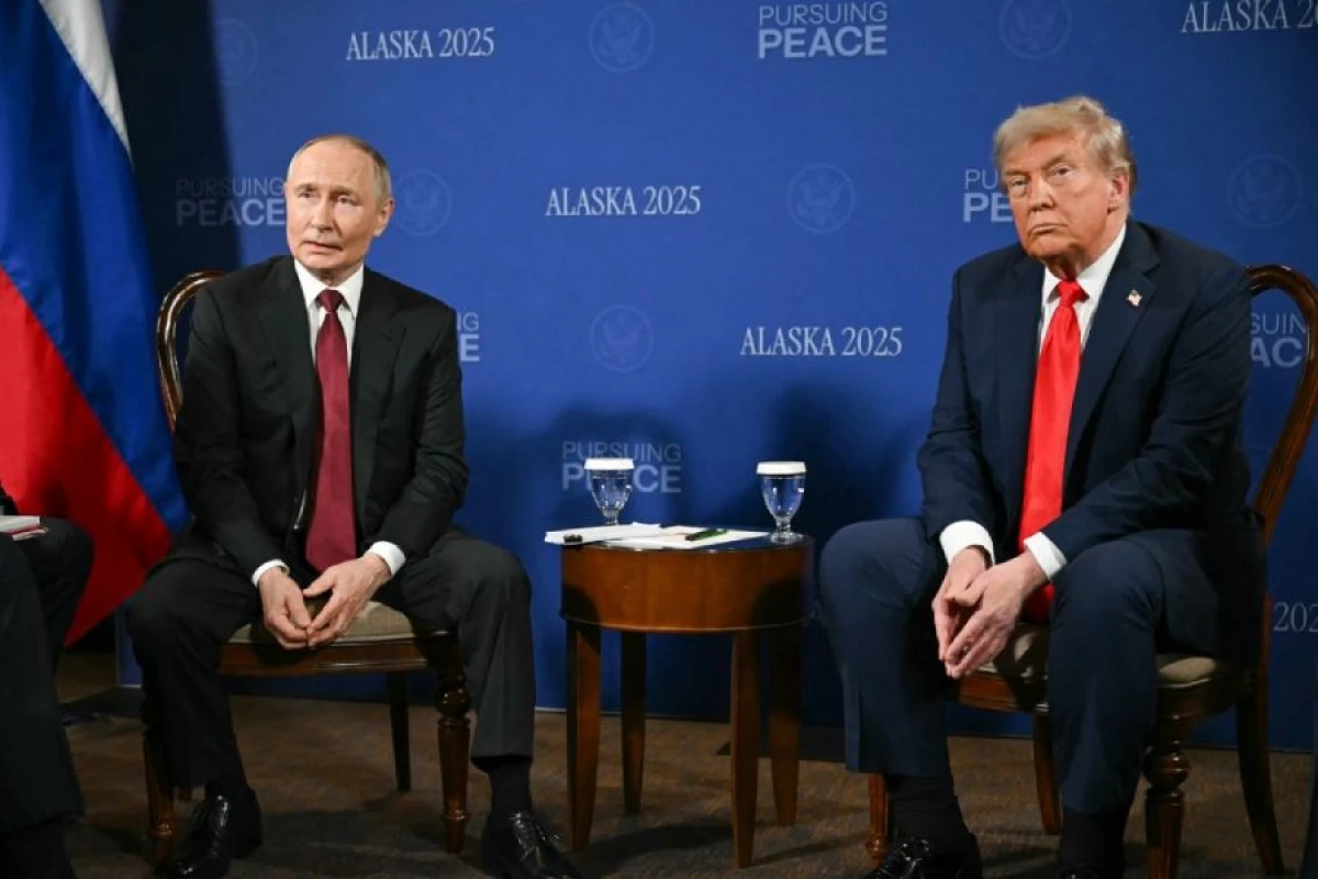 Tramp Putinlə görüşünü [[təxirə saldı]]