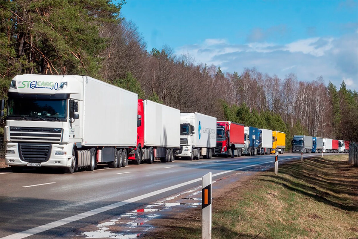 Belarus-Litva sərhədində [[1600-dən çox yük maşını]] ehtiyatda saxlanılır