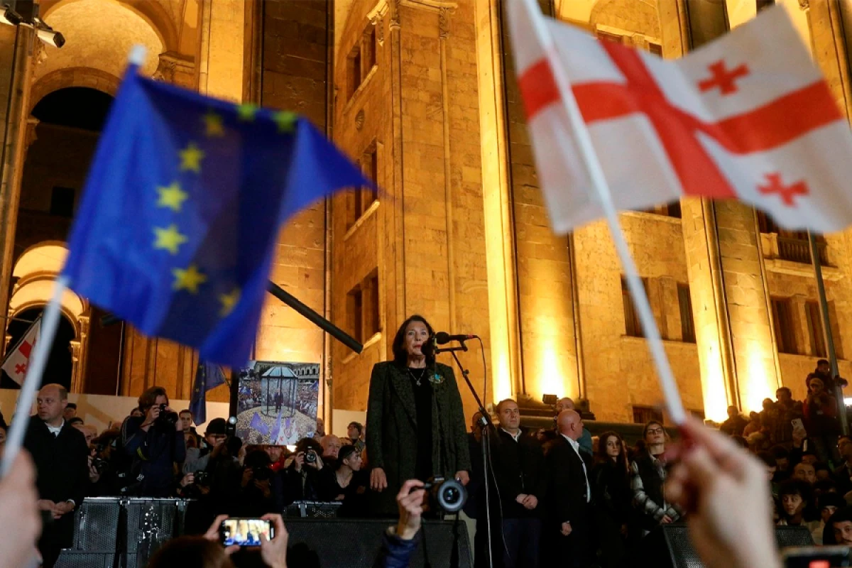 Legitimlik yoxdur!” [[— Sabiq prezident müxalifətlə BİRLƏŞDİ!]]