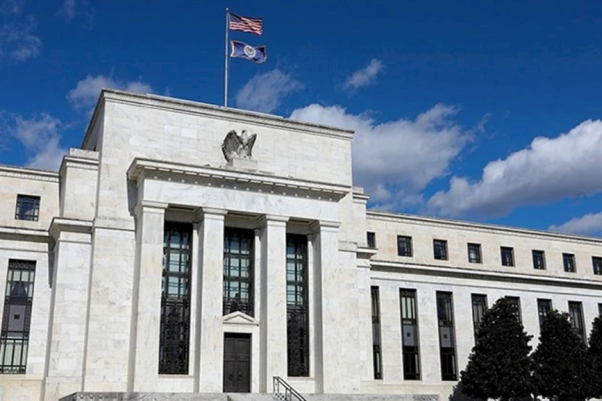 [[FED əsas faiz dərəcəsini]] yenidən endirdi